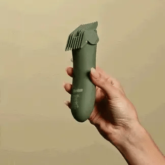 hand sliding the comb guide off from the hair trimmer